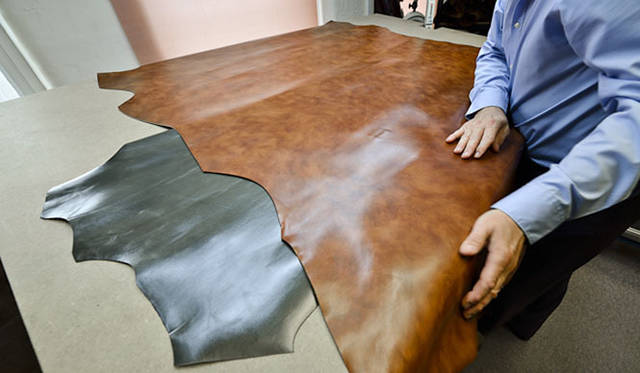 ハンドクリッキング（革を裁断する）セクション