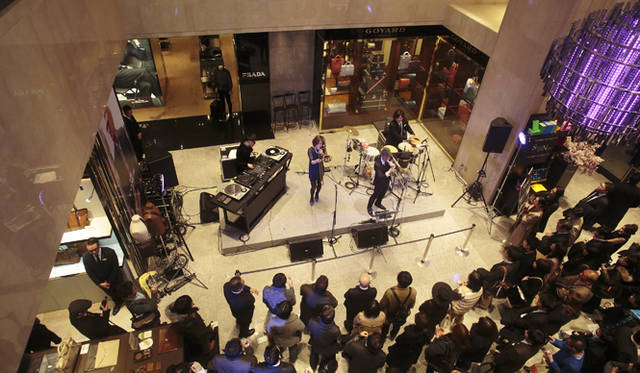 会員制サービス「スタイルメイキング クラブ」スタイリスト西ヶ峰充宏氏とスタッフ