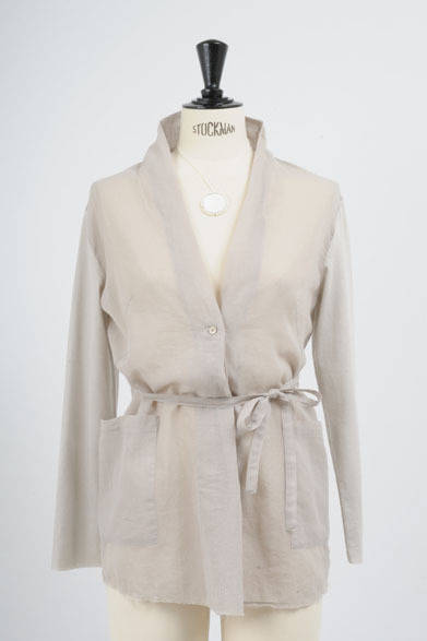 カットソー1万6000円（HARRISS GRACE）、ネックレス11万5000円（petra domling）　※ともに税抜価格