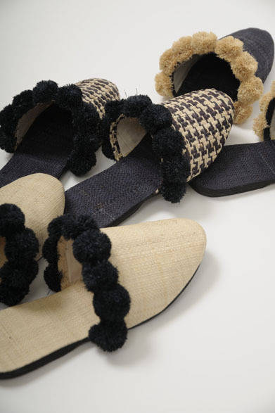 ルームシューズ各3000円（ONIGO）　※税抜価格