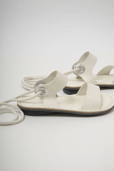 サンダル3万9000円（trippen）　※税抜価格