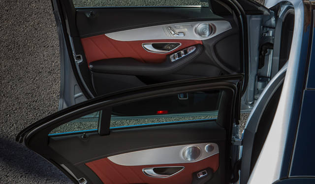 23_mb_c_class Sクラスと見間違うほど立派なインテリア