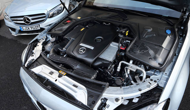 46_mb_c_class メルセデス・ベンツ C 250のエンジンは、最高出力155 kW(211 ps)/ 1,200-4,000 rpm、最大トルク350 Nm/ 1,200-4,000 rpmというパワーを発揮する