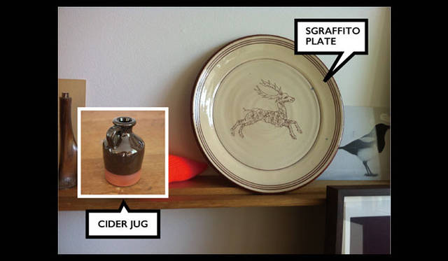 左／Cider jug with WAK initials 1万9800円～2万5800円、右／stag plate 2万4000円