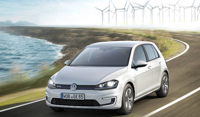 つい先日ドイツでの販売が開始された、第7世代ゴルフをベースとした「eGolf」。最高出力85kW（115ps）、最大トルク270Nmを発揮するモーターを搭載し、航続可能距離は190km