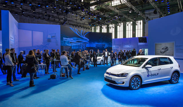 フォルクスワーゲンは2014年3月に「electrified!」（電化！）を掲げて、e-moblityウィークを開催。そのなかで「e-Golf」の販売を開始した