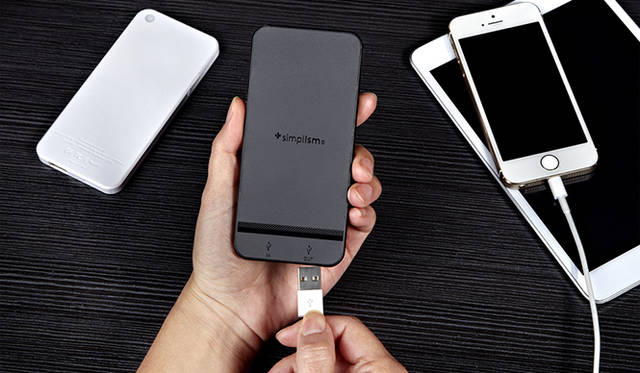 USB端子を装備しているため他のデバイスでも使用可能 