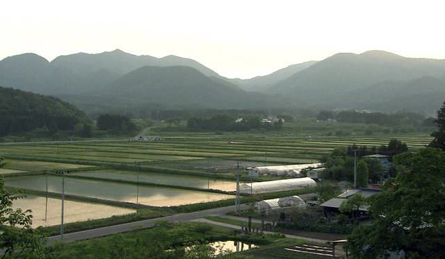 『天に栄える村｜Going Against the Grain in Fukushima』<br />（日本 / 2013 / プロデューサー・監督：原村 政樹 / 106分）