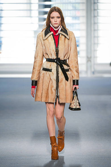 <strong>LOUIS VUITTON｜ルイ・ヴィトン</strong>　2014年秋冬コレクション　© Giovanni Gianonni / Louis Vuitton<br />LOUIS VUITTON Women Collection Fall-Winter 2014/2015 Collection © Louis Vuitton Malletier – All rights reserved.