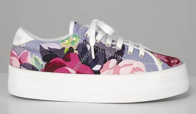 <strong>CARVEN｜カルヴェンとノーネームのコラボレーションスニーカー誕生</strong>　2万6000円