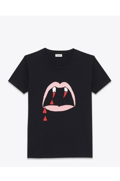<strong>SAINT LAURENT｜アーティストコラボレーションTシャツ発売</strong><br /><br />BLOOD LUSTER<br />価格｜3万5000円<br /><br />COURTESY OF SAINT LAURENT
