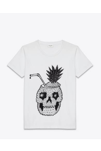 <strong>SAINT LAURENT｜アーティストコラボレーションTシャツ発売</strong><br /><br />PINASKULLADA<br />価格｜3万5000円<br /><br />COURTESY OF SAINT LAURENT