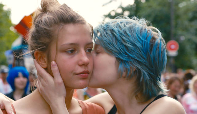 はじめて愛を知ったアデルは、もがき苦しみながら、一人の女性として、一人の人間として、成長を遂げていく　© 2013- WILD BUNCH - QUAT’S SOUS FILMS – FRANCE 2 CINEMA – SCOPE PICTURES – RTBF (Télévision belge) - VERTIGO FILMS