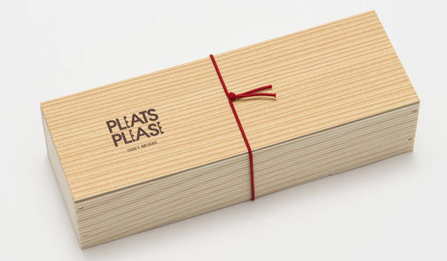 <strong>PLEATS PLEASE ISSEY MIYAKE</strong>　「PLEATS PLEASE ISSEY MIYAKE - SUSHI -」
