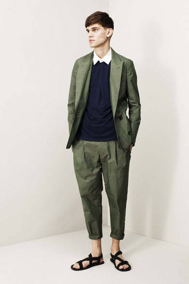 ジャケット6万2000円、パンツ3万2000円、シャツ2万1000円（すべて税抜価格）