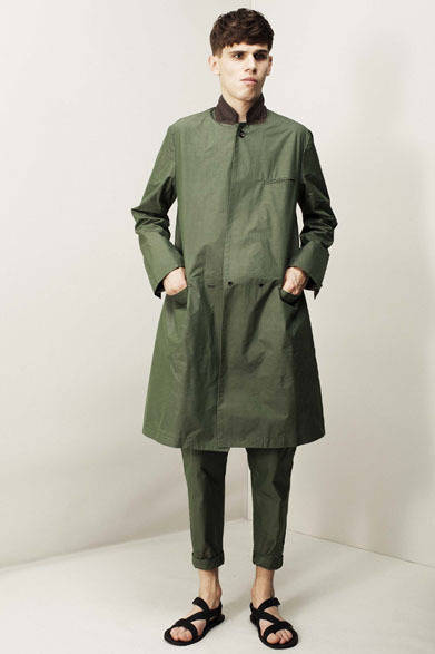 コート7万円、パンツ3万2000円（ともに税抜価格）