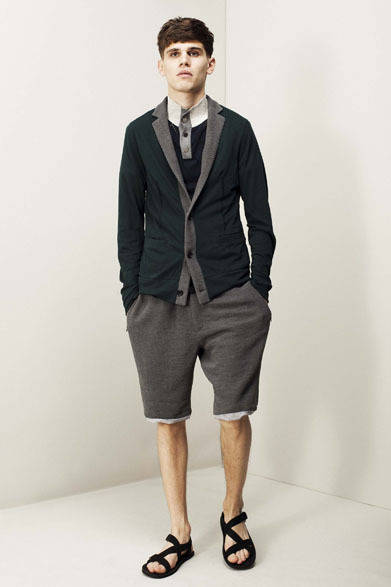 ジャケット3万6000円、パンツ2万4000円（ともに税抜価格）