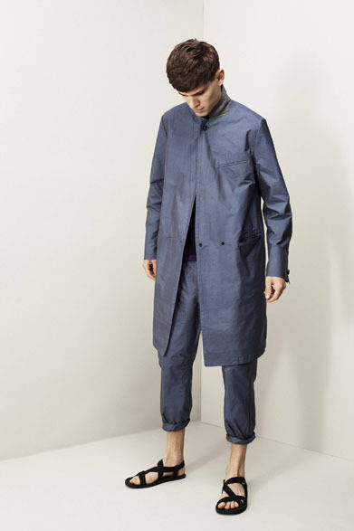 コート7万円、パンツ3万2000円（ともに税抜価格）