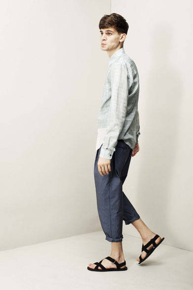 シャツ3万8000円、パンツ3万2000円（ともに税抜価格）