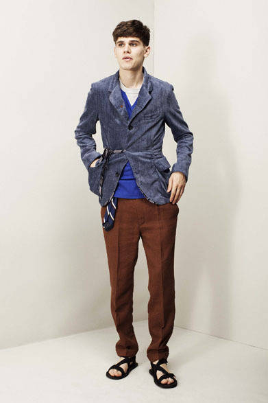 ジャケット6万2000円、Tシャツ1万円、パンツ3万5000円（すべて税抜価格）