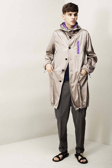 コート7万6000円、パンツ2万8000円（ともに税抜価格）