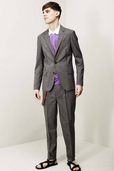 ジャケット5万7000円、パンツ2万8000円、シャツ2万1000円（すべて税抜価格）