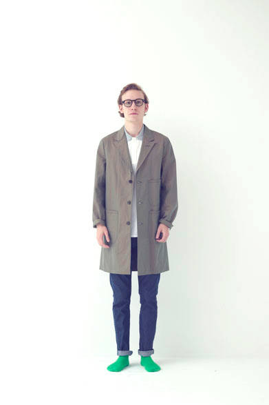 コート5万2000円、ポロシャツ2万1000円、パンツ2万1000円（すべて税抜価格）