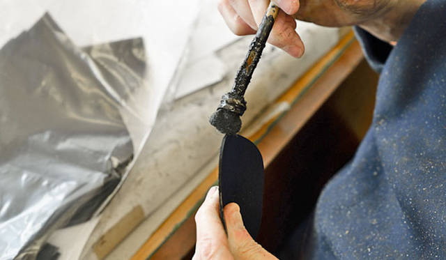 こういう手間はいかにもジョンロブらしい