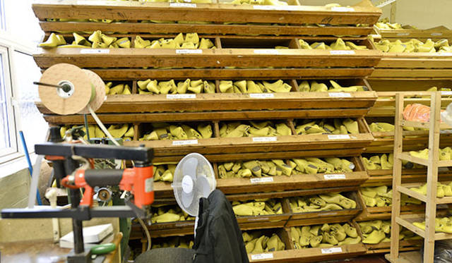 ジョンロブの既製靴のラストはプラスチック製