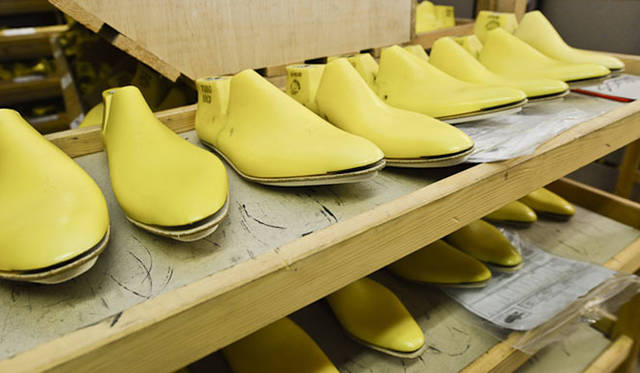 ラストの番号の「下2桁がラストができた年」