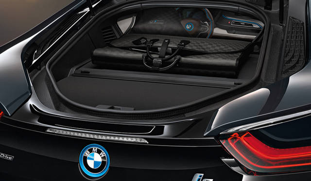 BMW i8に捧げるラゲージコレクションを発表 