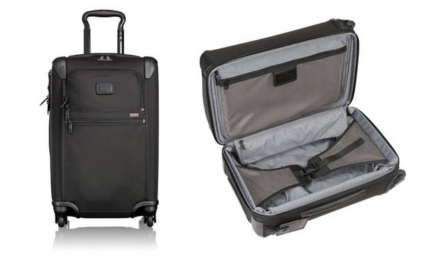 4輪ケースはふたつのコンパートメント。360度回転の4輪用ホイールはスムースで安定した走行をもたらす。このサイズは、ファスナーでマチ幅の拡張ができる。「インターナショナル・エクスパンダブル・4ウィール・キャリーオン」各9万5000円［税抜価格］（H56×W35.5×D23cm）
