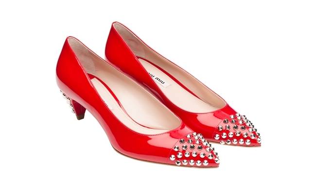 <strong>MIU MIU｜伊勢丹新宿店に期間限定ショップオープン</strong>　限定販売ヒール[H4.5cm]レッド　8万円（税抜）