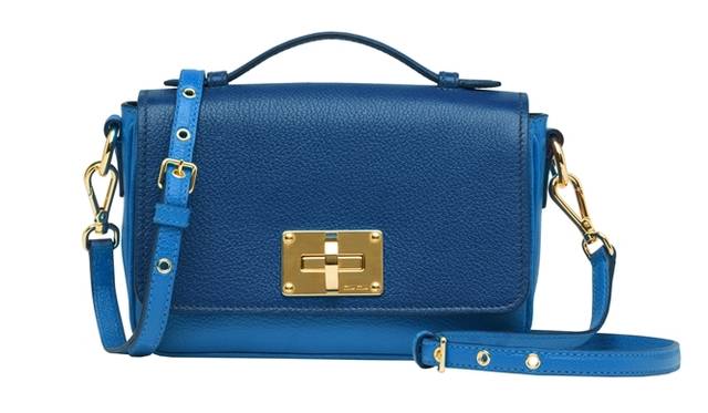 <strong>MIU MIU｜伊勢丹新宿店に期間限定ショップオープン</strong>　限定販売「マドラス」バッグ　[W20×H12.5×D6.5]ピンク　13万8000円（税抜）