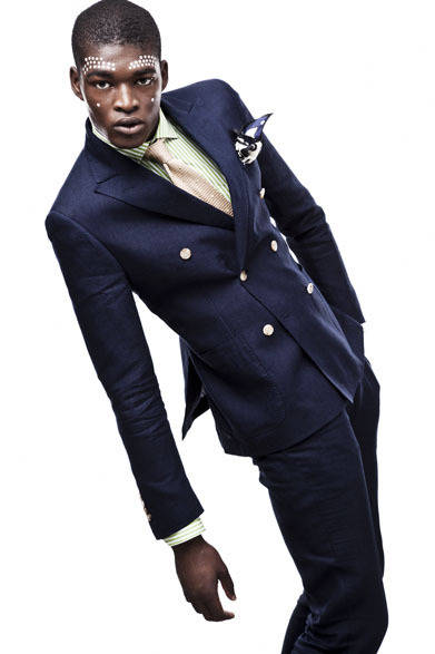 ジャケット5万3000円、シャツ1万7000円、ネクタイ9000円、チーフ4500円（すべて税抜価格）