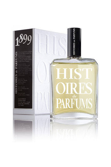 「1899 オードパルファム」（Ernest Hemingway アーネスト ヘミングウェイ）。イタリアンベルガモット、ジュニパーとペッパーのトップノートは、食欲をかき立てる食前酒のよう。スペインからイタリアに広がる地中海の香りは、落ち着いたダークな雰囲気をもつアンバーとベチバーへとたどり着く。[60ml] 1万1400円、[120mL]1万9000円　※税抜価格