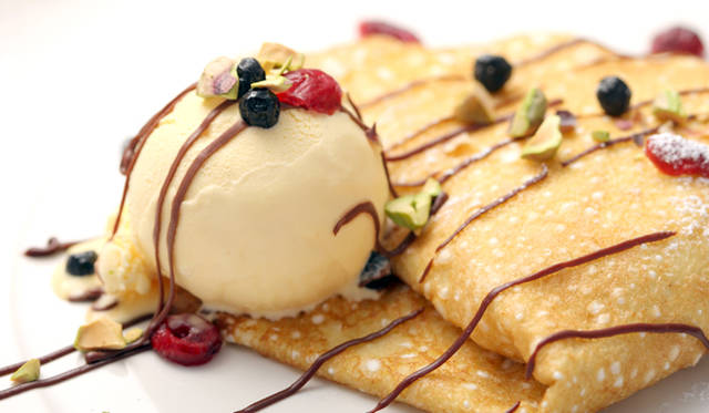 「洋梨のガレット・アイスクリン添え」