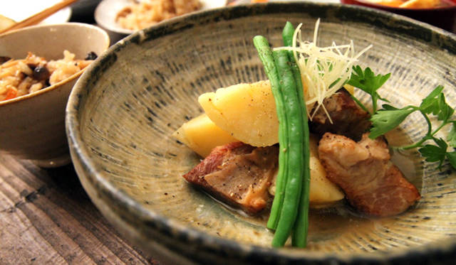 「じゃがいもと塩豚のほっこり煮」