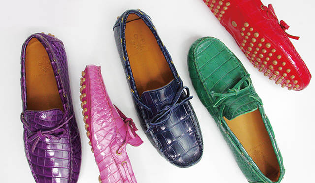 4月23日（水）～5月6日（火・祝）「マッシモ フェラーリ」ドライビングシューズ<br />ハンドモカシンのドライビング シューズをカラフルなワニ革で仕上げた、期間、数量ともに限定の商品