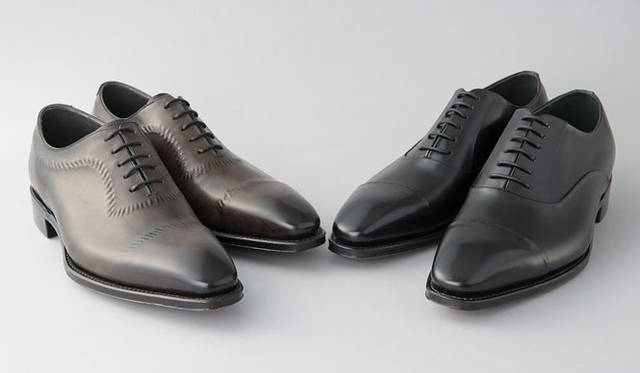 ハンドソーンウェルテッドまでこなせるほどの高い技術力を培ってきた実力派のシューズブランド「ペルフェット」。ミラノで開かれるピッティ・ウォモに初出展を果し、世界進出への第一歩を踏み出している。各5万3000円（PERFETTO）