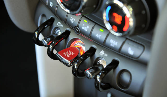 スタートもキーレスのプッシュボタン式となった