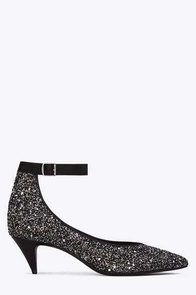 <strong>SAINT LAURENT｜日本国内初、ウィメンズシューズのみの限定ショップオープン</strong>　「KITTEN HEEL（キトゥン・ヒール）」<br />11万4000円（税抜）　COURTESY OF SAINT LAURENT