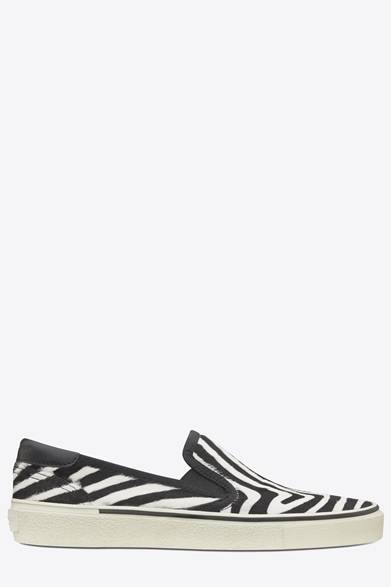 <strong>SAINT LAURENT｜日本国内初、ウィメンズシューズのみの限定ショップオープン</strong>　「CLASSIC SKATE SLIP-ON SNEAKER（クラシック スケート スリッポンスニーカー）」<br />9万円（税抜）　COURTESY OF SAINT LAURENT