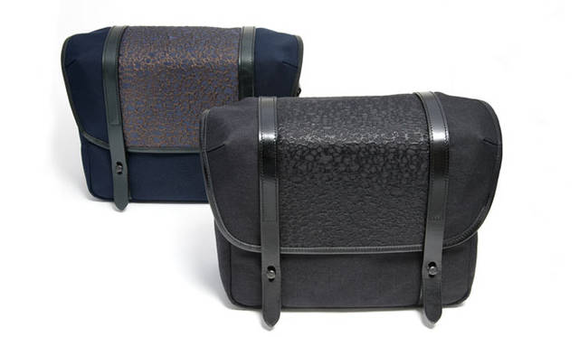 ライカ京都店オリジナル商品「カメラバッグ HOSOO」各7万5000円（以下すべて税抜価格）