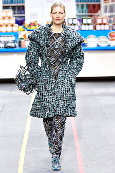 <strong>CHANEL｜シャネル</strong>　2014-15年秋冬コレクション　© CHANEL