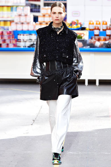 <strong>CHANEL｜シャネル</strong>　2014-15年秋冬コレクション　© CHANEL