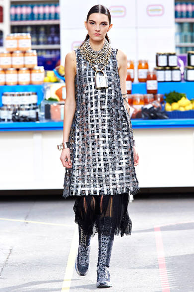 <strong>CHANEL｜シャネル</strong>　2014-15年秋冬コレクション　© CHANEL