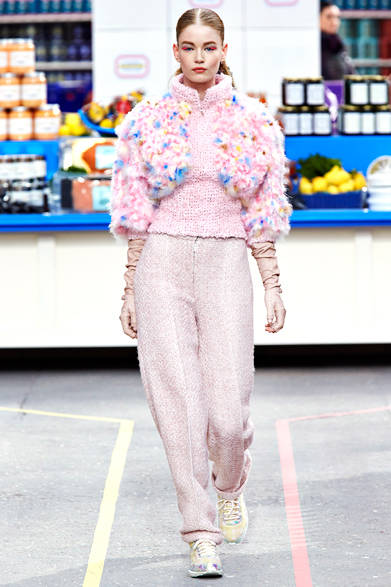 <strong>CHANEL｜シャネル</strong>　2014-15年秋冬コレクション　© CHANEL