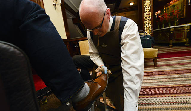 ザ・コノートは1897年に開業。当初は、ヴィクトリア女王の夫君であるプリンス・アルバート・コーブルクから名づけられ「コーブルクホテル」と呼ばれていた。その後、1917年にヴィクトリア女王の第3王子であるプリンス・アーサー・コノート公爵の名を冠して「The Connaught」という現在の名称になった