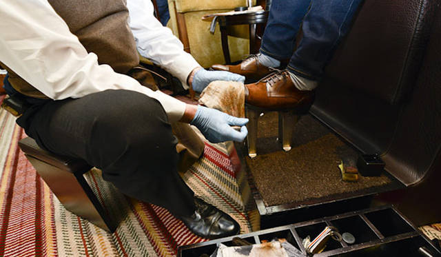 日本が誇る建築家、安藤忠雄氏がホテル前広場に制作した噴水池のオブジェ「沈黙」でも知られている